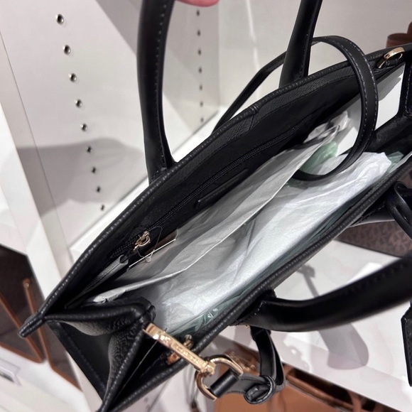 Michael Kors Mirella NWT MED 13”x10” BLACK - Picture 4 of 6